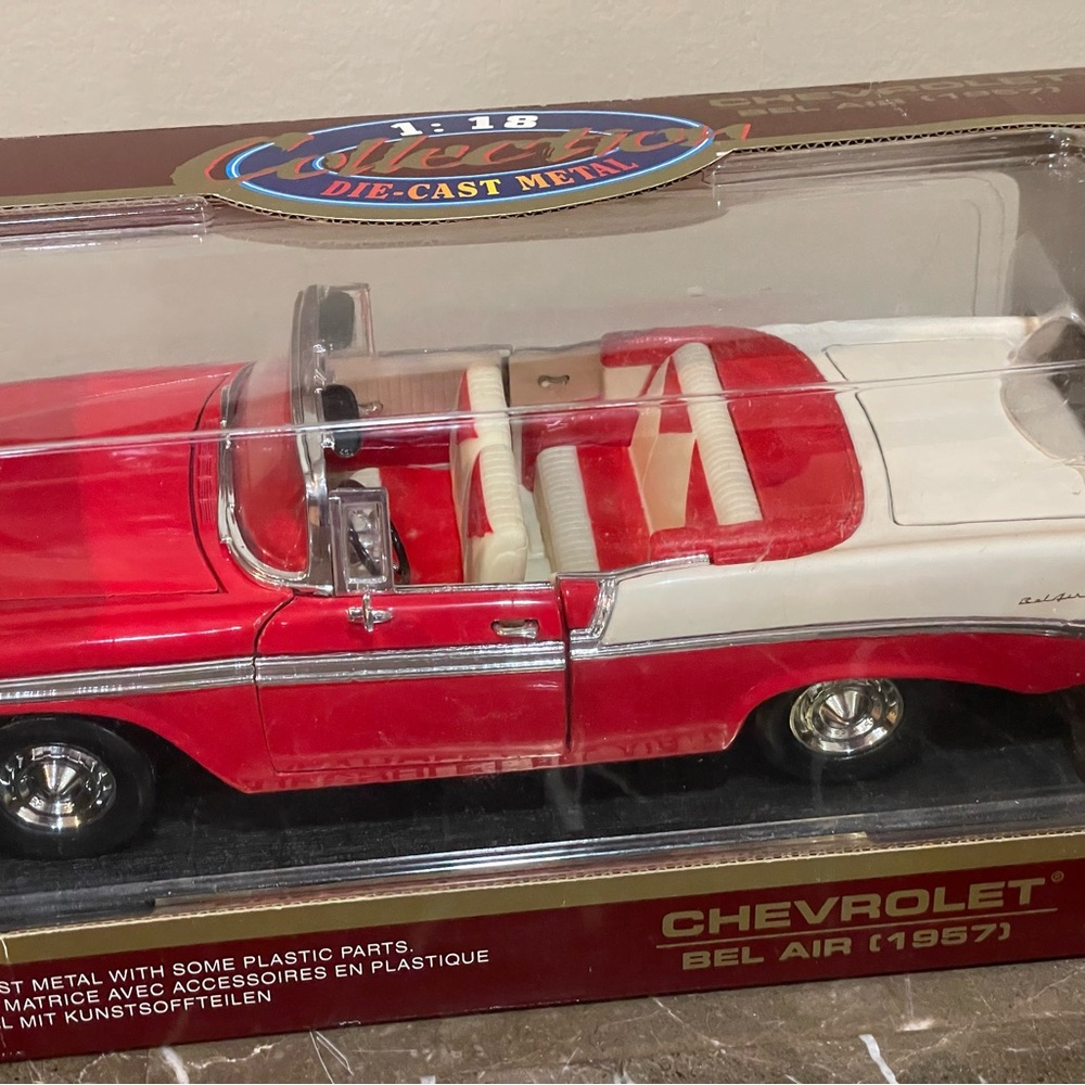 Road Legends Diecast 1:18 Scale 1956 Chevrolet Bel Air Convertible NWB